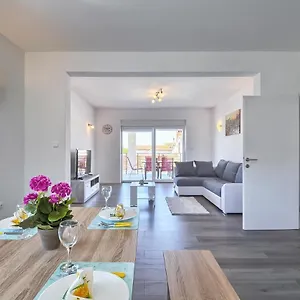 Alexandria Apartment Ližnjan