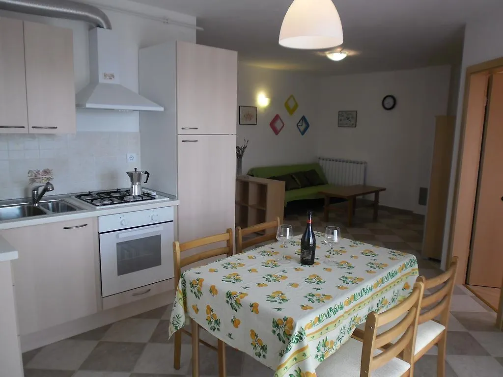 Apartments Mb Pula 0*,